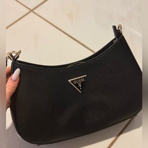 GUESS Elegant Black Shoulder Bag